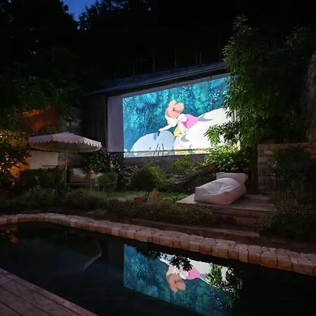 Restored Stone Overlooking Menton 度假居