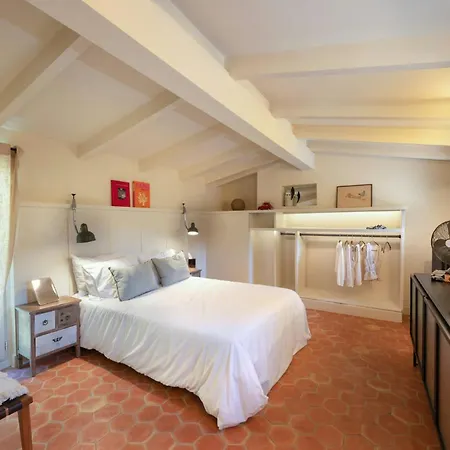 Restored Stone Overlooking Menton 度假居