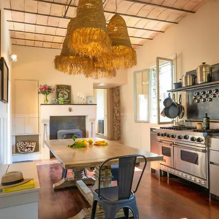 Restored Stone Overlooking Menton 度假居 *