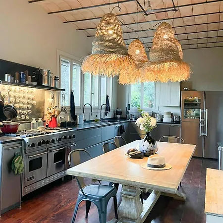 Restored Stone Overlooking Menton 度假居