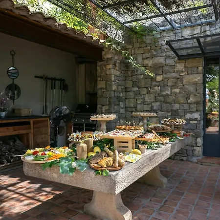 Restored Stone Overlooking Menton 度假居 *